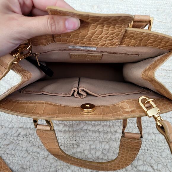 Vintage Croc Embossed Leather Beige purse - Picture 8 of 11